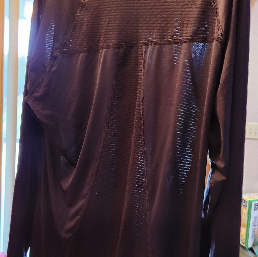 Maidenform black long sleeve workout shirt